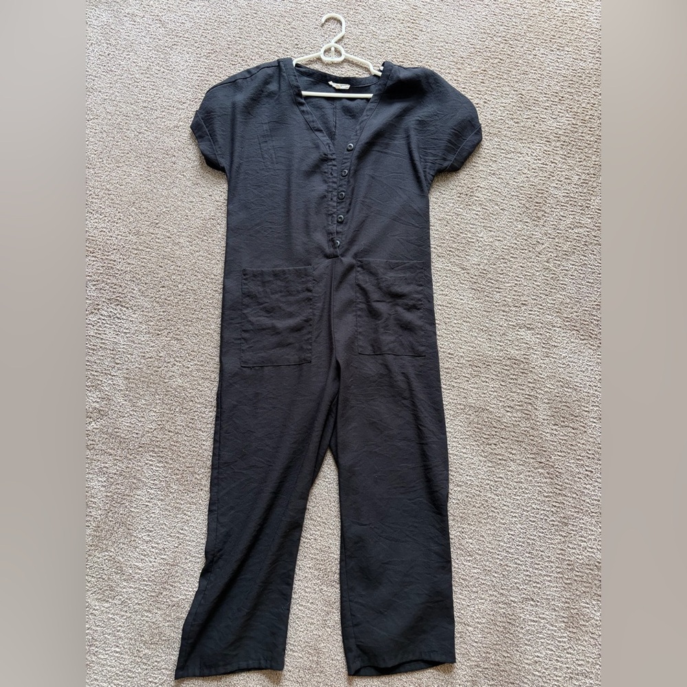 Le Lis Classic Black Garment